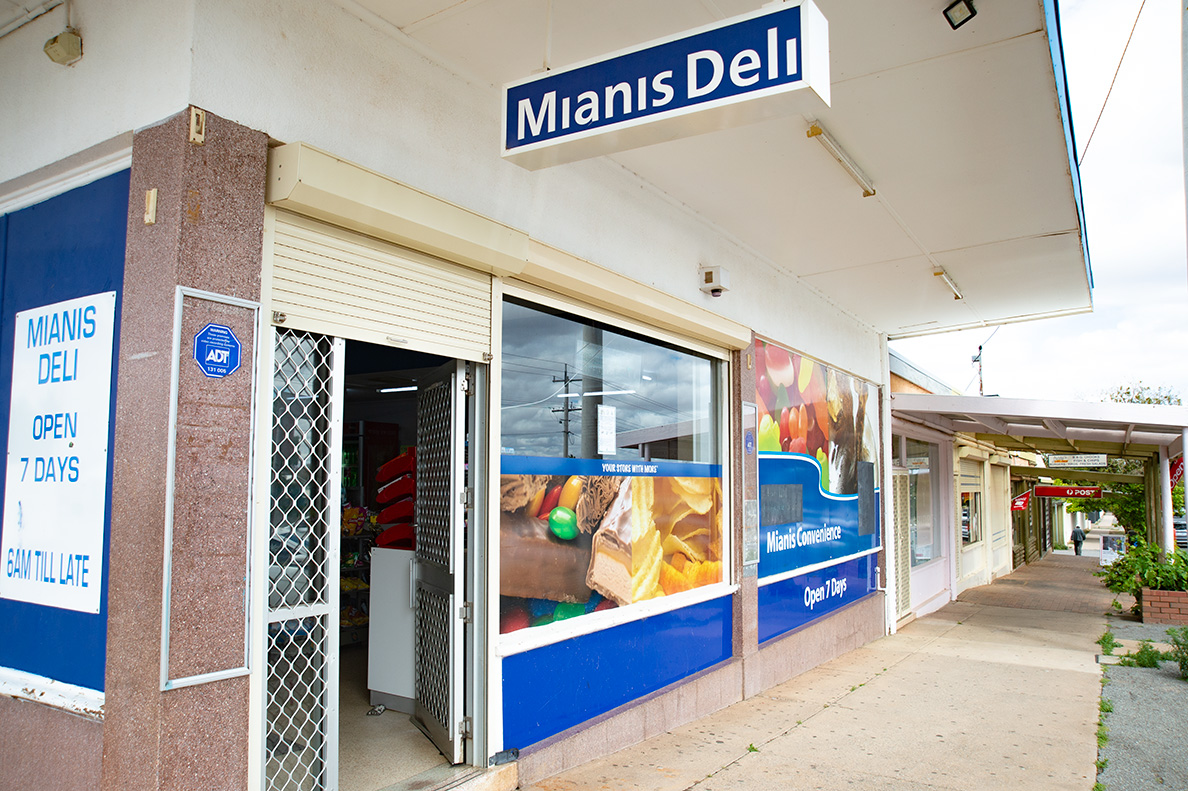 Miani’s Deli